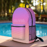 Pastel Lila Pink Coral Ombre - riesiges Monogramm Bedruckter Rucksack<br><div class="desc">Ein farbenfroher Pastellfarben mit lila,  rosa und korallenfarbenen Farbtönen. Ein riesiger Name steht vorne. Es enthält ein Hahnentrittmuster- und Polka-Punktmuster. Sie können einen Namen,  ein Monogramm oder einen anderen benutzerdefinierten Text hinzufügen. Wenn Sie die Kunst verschieben möchten,  klicken Sie auf die Schaltfläche Anpassen,  um Änderungen vorzunehmen.</div>