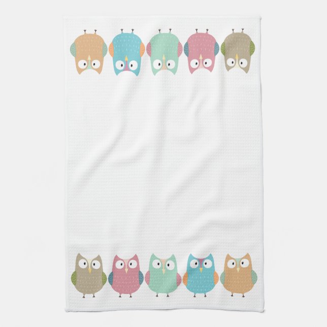Pastel Owls auf Parade Geschirrtuch (Vertikal)