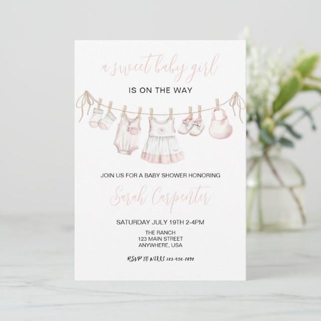 Pastel Pink Baby Clothes Girl Baby shower Einladung (Stehend Vorderseite)