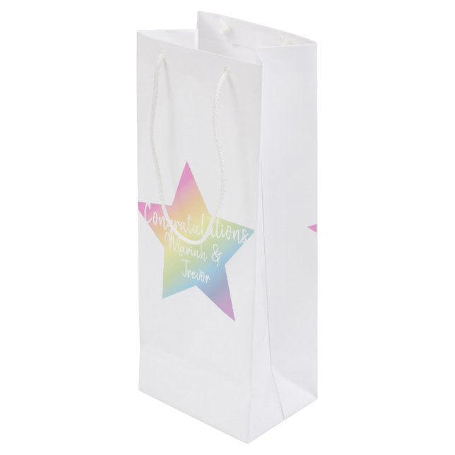 Pastel Rainbow Star Kinderdusche Geschenktüte Für Weinflaschen (Rückseite Schrägansicht)