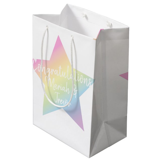 Pastel Rainbow Star Kinderdusche Mittlere Geschenktüte (Rückseite Schrägansicht)