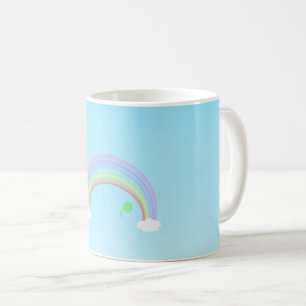 Pastel Rainbow und grüne Blume am blauen Himmel Kaffeetasse