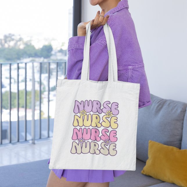 Pastel Retro Groovy Nurse Tragetasche (Von Creator hochgeladen)