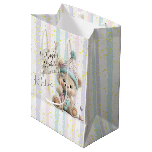 Pastel Teddy Bear Birthday  Mittlere Geschenktüte (Vorderseite Schrägansicht)