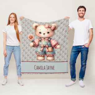 Pastel Teddy Bear Holding Blume Tragen Overalls Fleecedecke