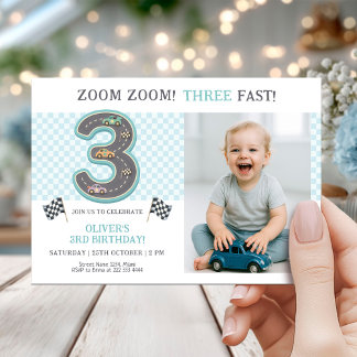 Pastel-Three-Fast-Birthday-Rennen Einladung