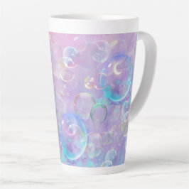 Pastelblasen auf dem Lavendel Latte Coffee Tasse