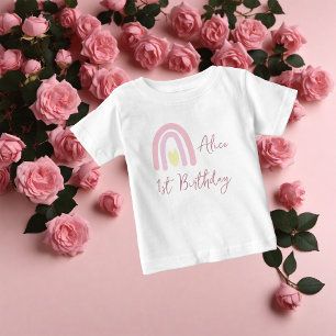 Pastell rosa gelbe Regenbogen-Geburtstagsfeier Baby T-shirt