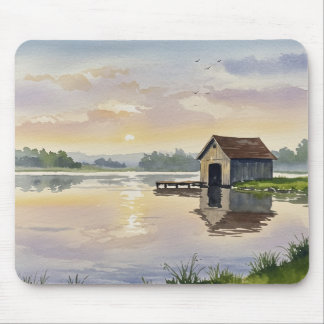 Pastell-Seelandschaft am See mit Hütte und Steg in Mousepad