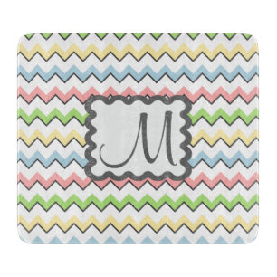 Pastell Zickzack mit Monogram von Shirley Taylor Schneidebrett