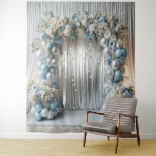 Pastellblaue Ballonbogen-Kulisse, sanfte blaue Flo Wandteppich