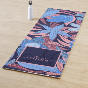 Pastellblaue rosa Blätter Glitzer Monogramm Yogamatte
