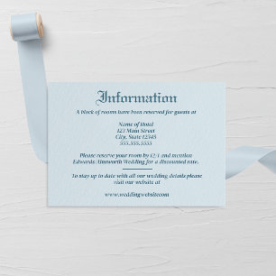Pastellblaues Leaf und blumenmonogramm Hochzeit Begleitkarte