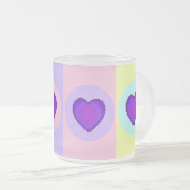 Pastellfarben & lila Herzen schlagen Mattglastasse (VorderseiteRechts)