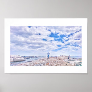 Pastellfarben Mann Figur Strand Felsen Kap Poster