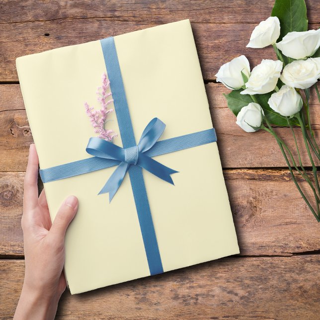Pastellgelbe Farbe | Classic | elegant Geschenkpapier (Von Creator hochgeladen)
