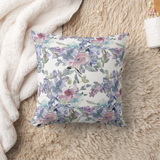Pastellrosa Blaue violette Blumen Weiß Kissen (Decke)