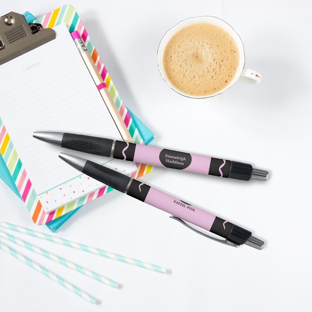 Pastellrosa Buntstift-Wrap-Monogramm-Name Kugelschreiber (Von Creator hochgeladen)
