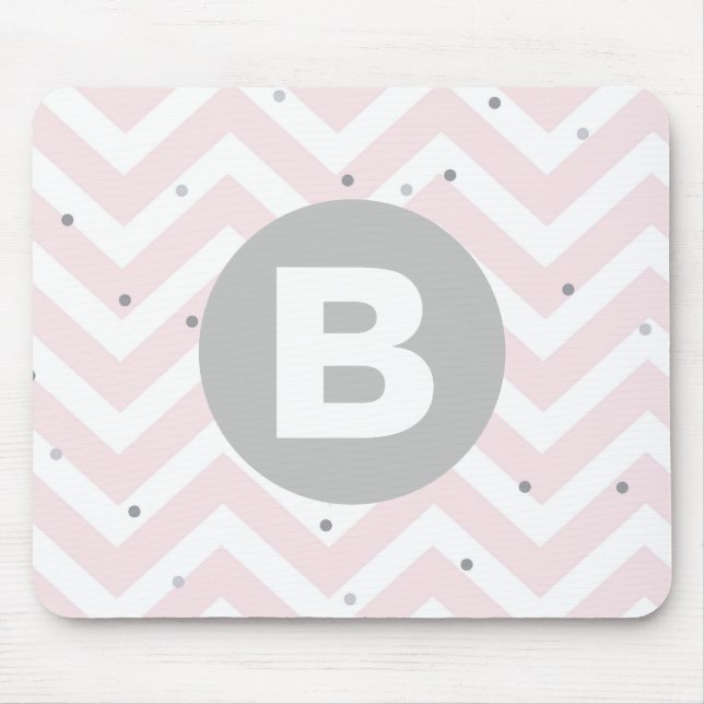 Pastellrosa Chevron und Punkte Graues Monogramm Mousepad (Vorne)
