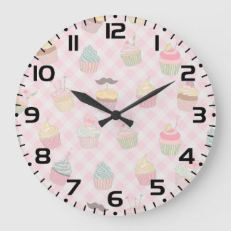 Pastellrosa Gingham Süße Cupcakes Muster Große Wanduhr
