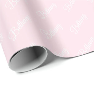 Pastellrosa mit weißem Text. Geschenkpapier
