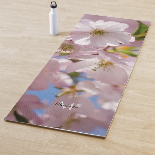Pastellrosa Rosa Frühlingsblüte Blume Monogramm Yogamatte (Beispiel)