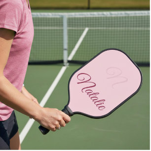 Pastellrosa Vollfarbe mit Monogramm Pickleball Schläger