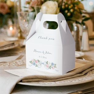 Pastellrosa, weiße und blaue Rosen & Band Geschenkschachtel