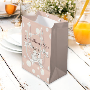 Pastellrosa weißes Band und süße Zwillinge-Hasen Mittlere Geschenktüte