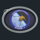 Patch für die Satellitenmission von Idaho Spudnik Ovale Gürtelschnalle<br><div class="desc">Eine humorvolle Darstellung einer Kartoffel als Satellit, genannt "Spudnik-1", mit Gabel, die als Antenne dienen, im Orbit um die Erde. Ich habe Leute getroffen, die Idaho nicht für einen echten Ort halten. Andere wissen, dass es irgendwo im Überflutungsgebiet liegt, aber es nicht besser platzieren kann - "Ist das nicht irgendwo...</div>