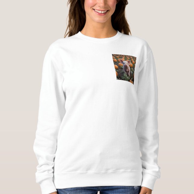 **"Patch of Joy: A Happy Baby Pig Under Pumpkins"* Sweatshirt (Vorderseite)