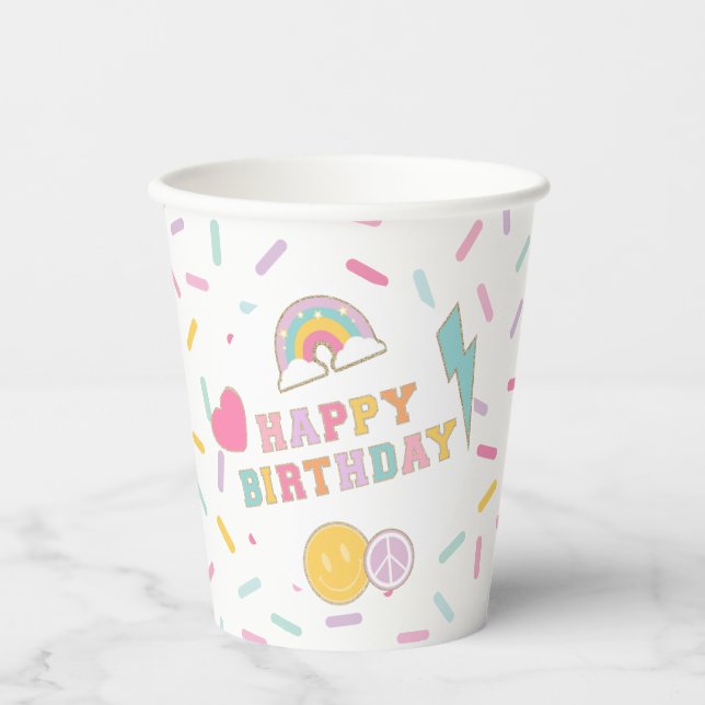 Patch Preppy Letter Birthday Pappbecher (Vorderseite)