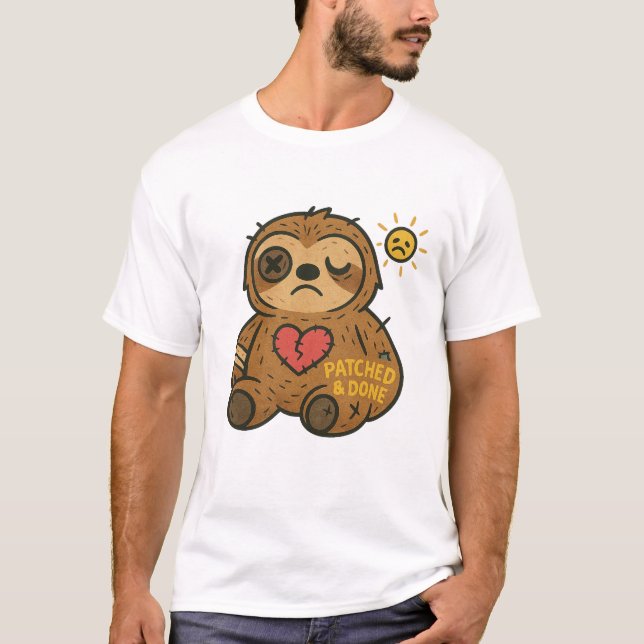 Patched Sloth Tee — Traurig aber weich (Vorderseite)