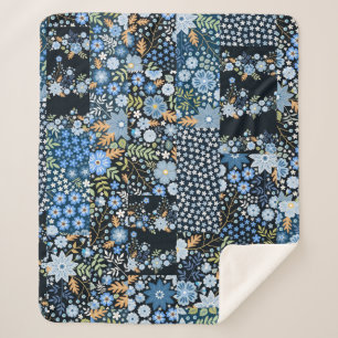 Patchwork Blaue Blumen: Nahtlose Stoffe. Sherpadecke