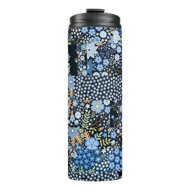 Patchwork Blaue Blumen: Nahtlose Stoffe. Thermosbecher (Vorderseite)