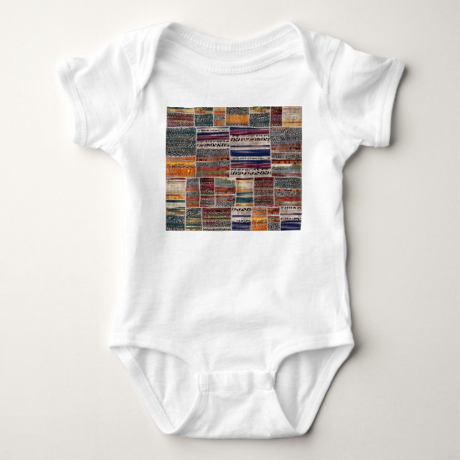 Patchwork-Collage: gemustertes Quiltmuster. Baby Strampler (Vorderseite)