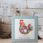 Patchwork Hen and Blue Polka Dots Keramik Tile Fliese<br><div class="desc">Eine niedliche Keramik,  die mit Ihrem Namen personalisiert ist. Hen ist in einem farbenprächtigen Patchwork-gemustert-Design mit einem winzigen Polka Dot-Rahmen in blau gefertigt.</div>