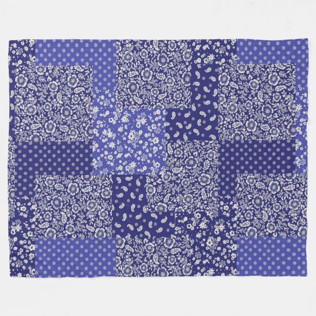 Patchwork Muster Chintz Shades of Blue Polka Dot Fleecedecke (Vorderseite (Horizontal))