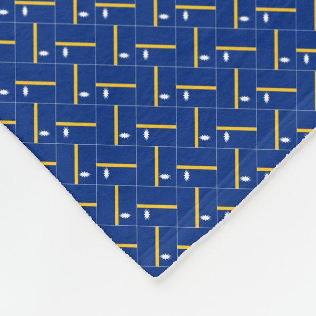 Patchwork Nauru-Flag-Muster Fleecedecke (Ecke)