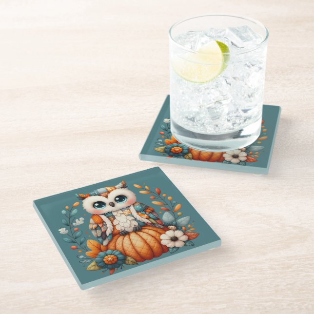 Patchwork Owl on Pumpkin - Cottcore Fall Glasuntersetzer (Schrägansicht)