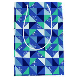 Patchwork Snowflakes - Blue Background - Geschenkt Mittlere Geschenktüte