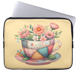 Patchwork-Teetasse mit fantastischen Blumen Laptopschutzhülle