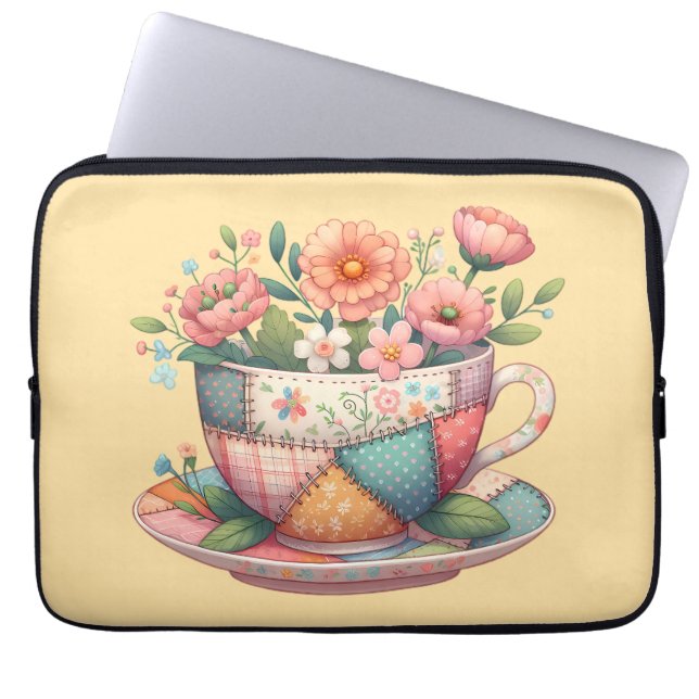 Patchwork-Teetasse mit fantastischen Blumen Laptopschutzhülle (Vorderseite)
