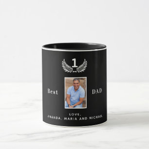 Pater Schwarz-weißes Foto nennt Kinder Tasse