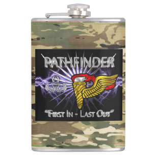 Pathfinder-Abzeichen-„First In Last Out“-Tarnung Flachmann