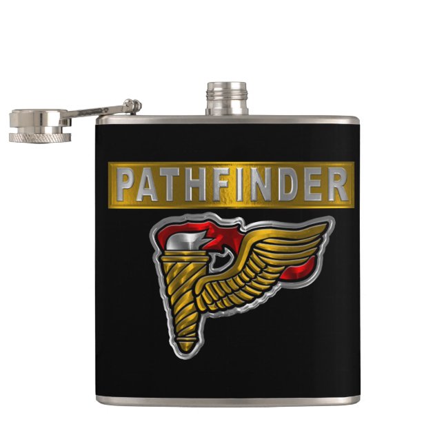 Pathfinder-Abzeichen – „Pathfinder“-Flasche Flachmann (Geöffnet)
