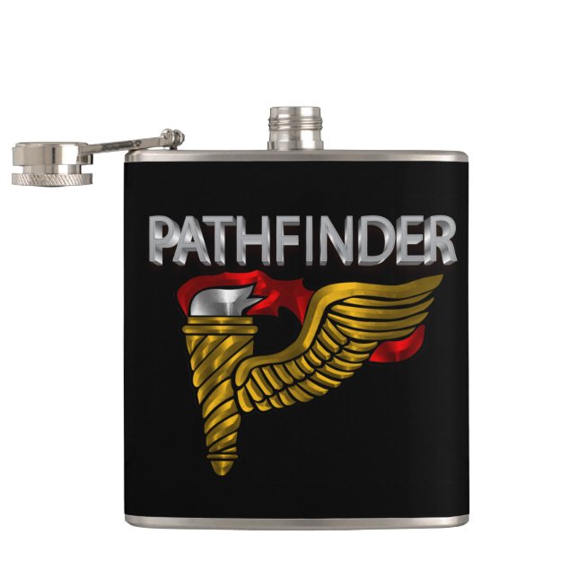 Pathfinder-Abzeichen- "Pathfinder"-Flasche Flachmann (Geöffnet)