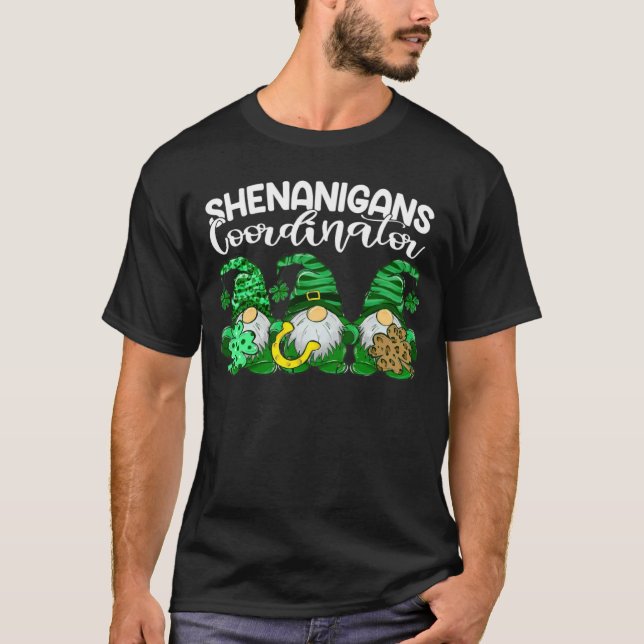 Patrick Gnomes Shenanigans Coordinator Patricks Da T-Shirt (Vorderseite)