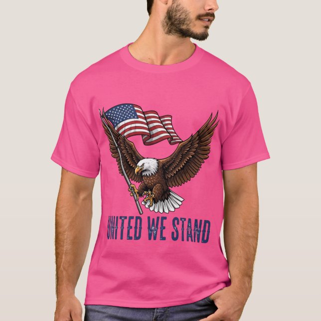 Patriotic Bald Eagle mit amerikanischer Flagge T-Shirt (Vorderseite)