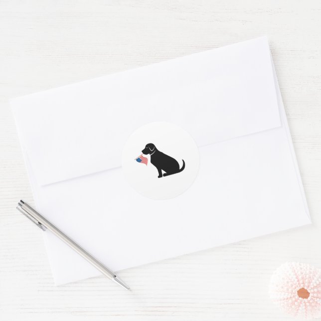 Patriotic Black Lab Silhouette American Flag Runder Aufkleber (Umschlag)